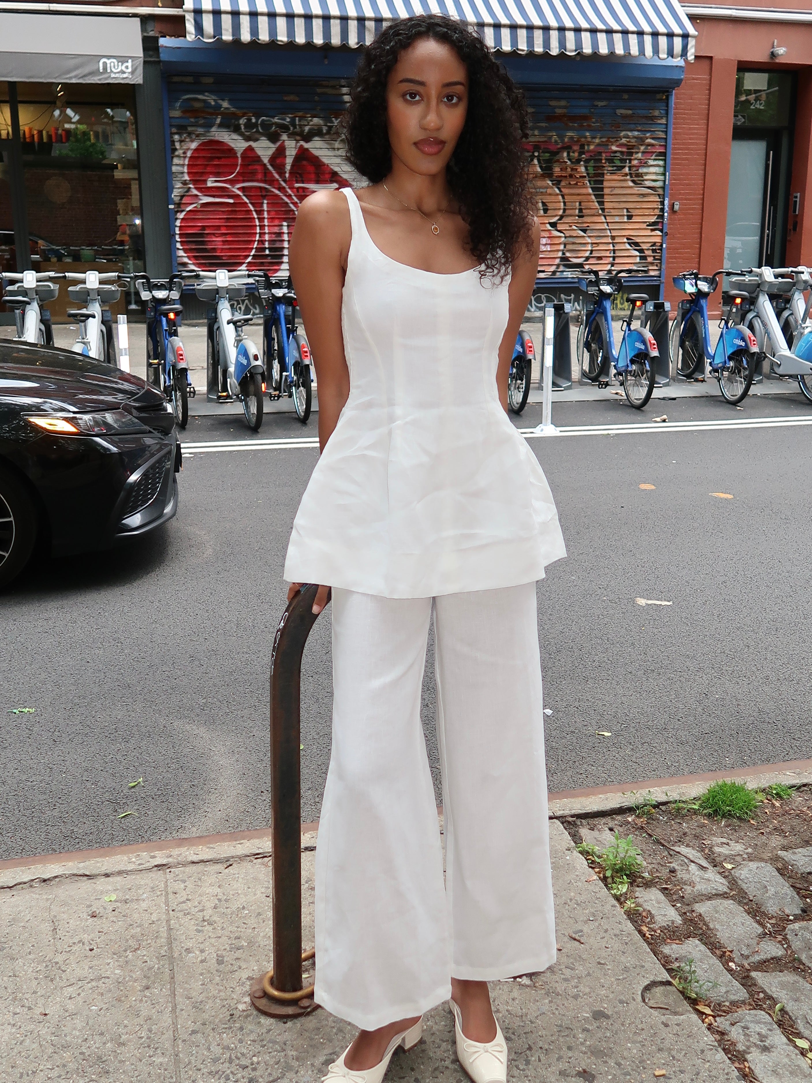 Syna Pant in White