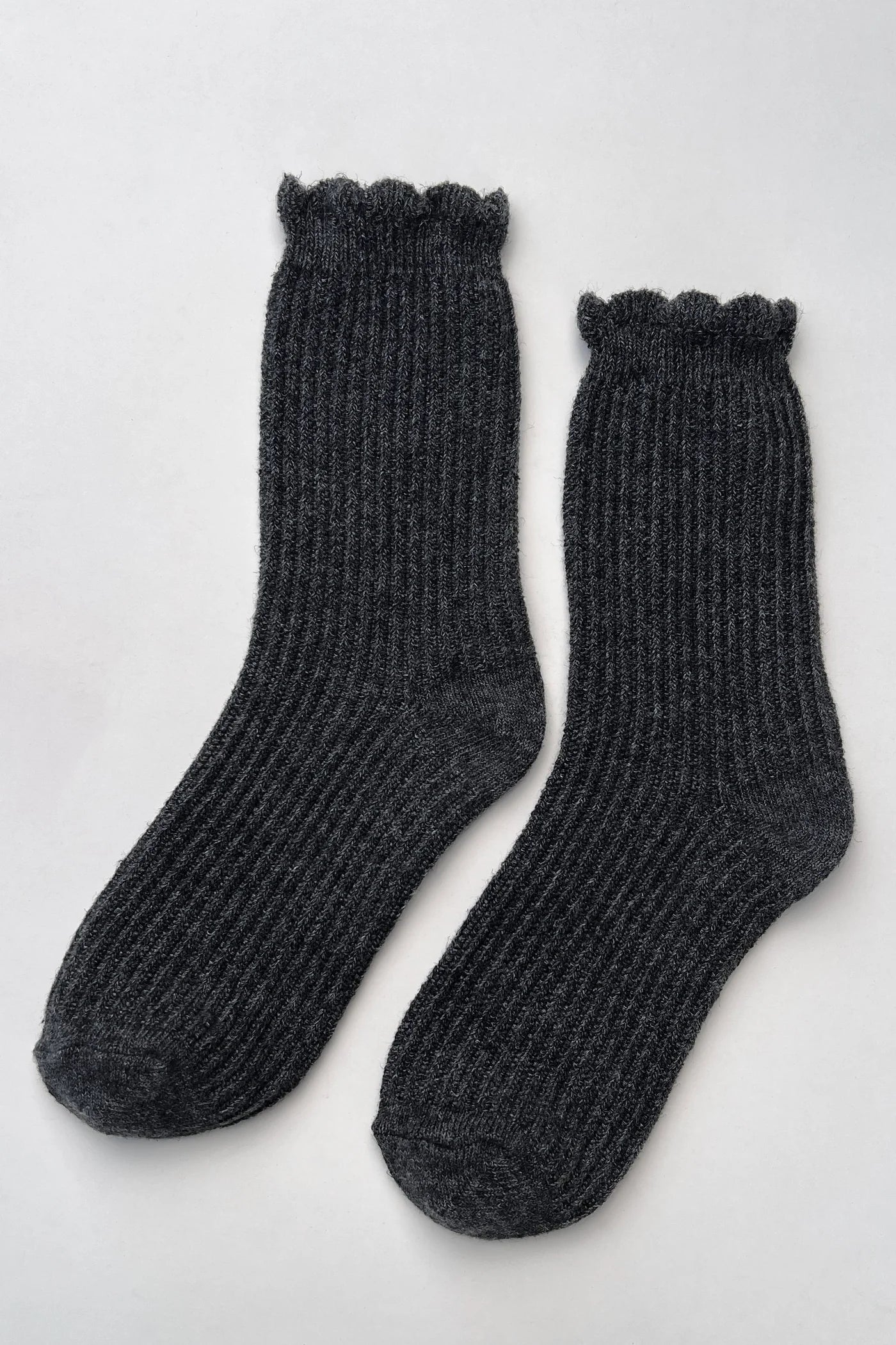 Linen Scallop Socks in Charcoal