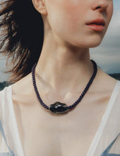 Load image into Gallery viewer, Glass Necklace in Navy
