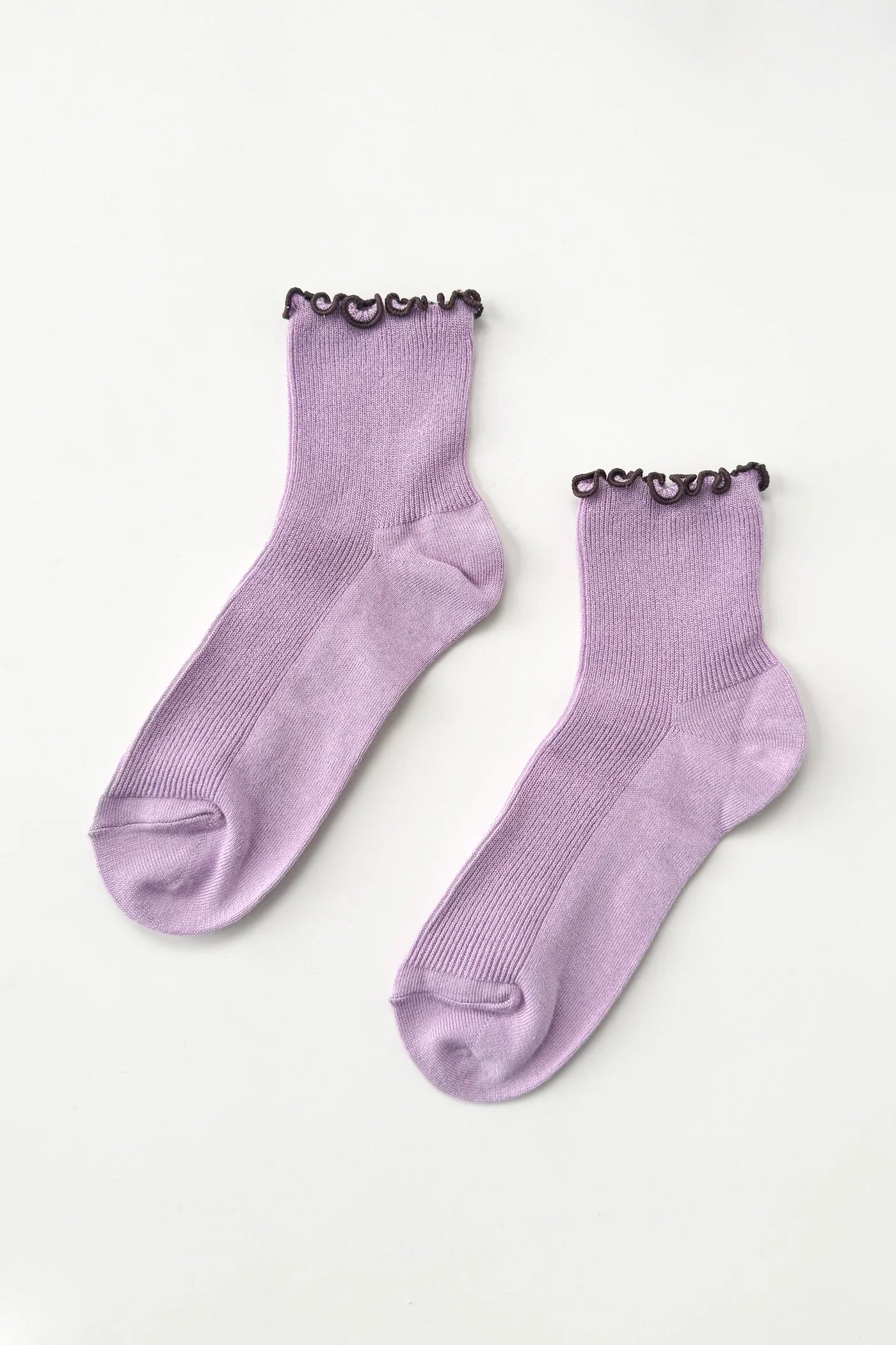 The Petite Ruffled Modal Socks in Lilac/Brown