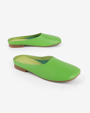 Lea Leather Clogs in Kiwi