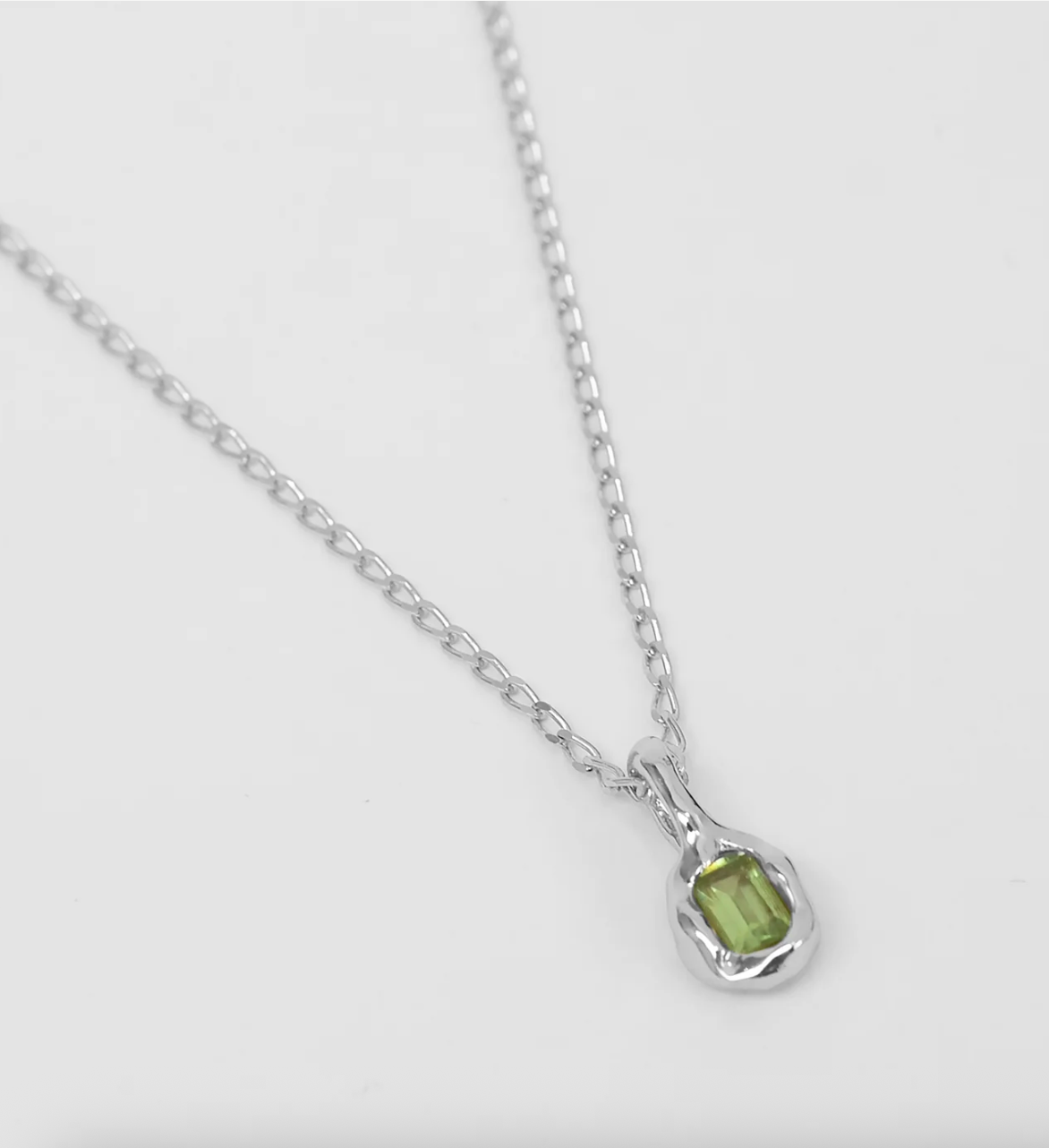 Uma Necklace in Peridot and Sterling Silver