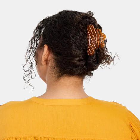 baby-nimbus_caramel-plaid_model_470x_5362db39-ec23-4ca3-a4db-ed98da036bd7.webp
