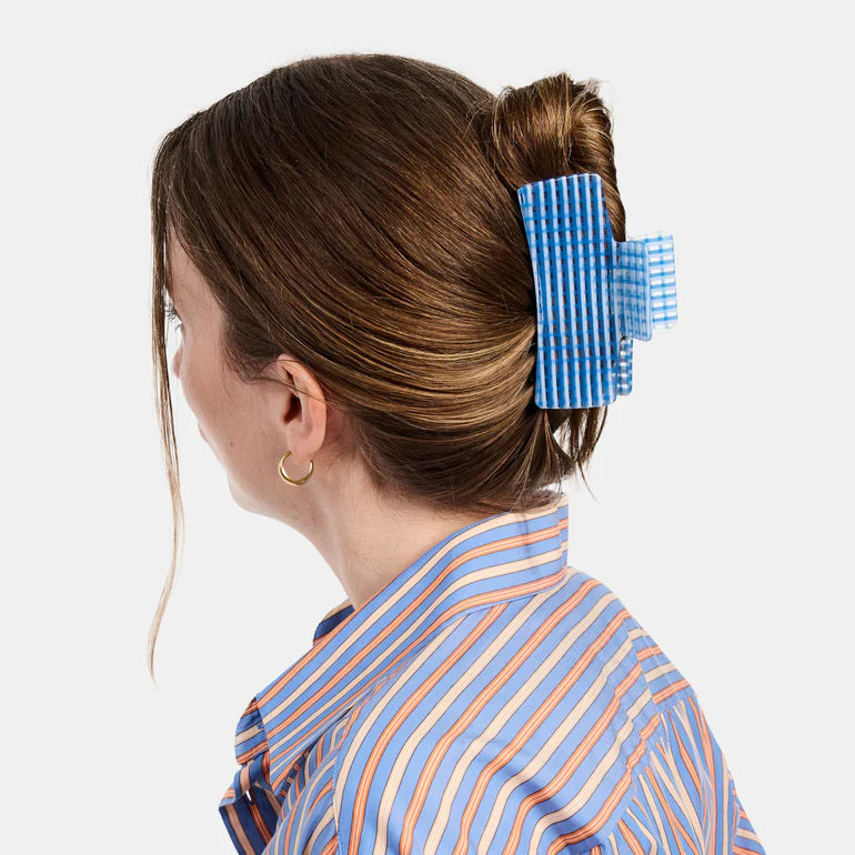 box-claw_blue-lattice_model_770x_c120d771-7822-42e7-ba04-a98ea19260c9.webp