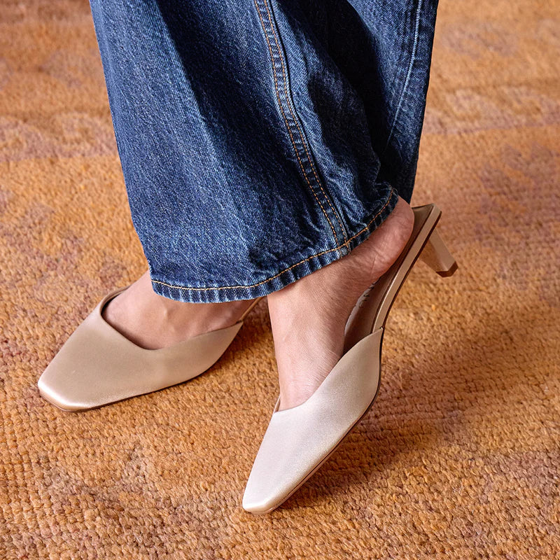 Tegan Heel in Champagne
