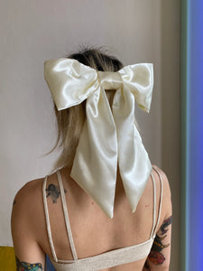 Giant Bow Clip in Ivory