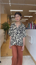 Load and play video in Gallery viewer, Delora Shirt in La Cateau Print
