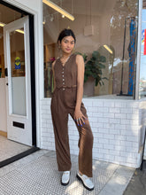 Load image into Gallery viewer, Pleated Pant in Chocolate
