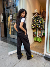 Load image into Gallery viewer, Pleated Trouser in Jet
