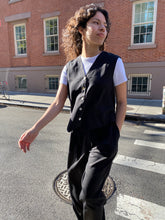 Load image into Gallery viewer, Pleated Trouser in Jet
