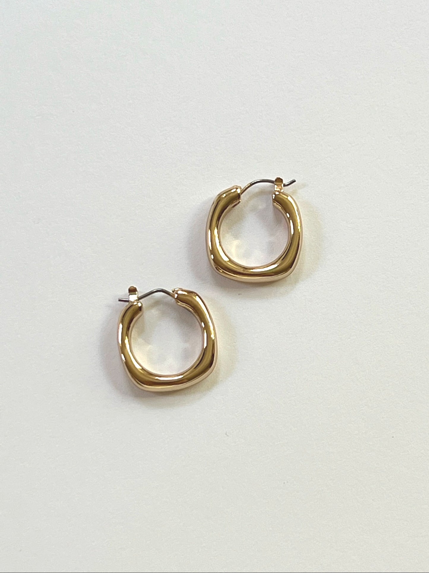 Rounded Edge Square Gold Hoop