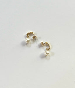 Mini Gold Hoop w/ Hanging Pearl