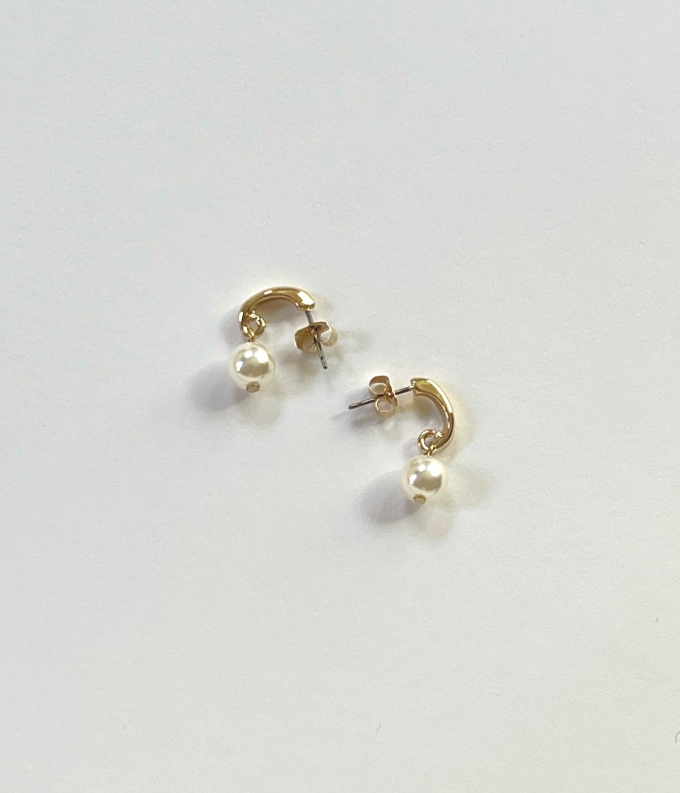 Mini Gold Hoop w/ Hanging Pearl