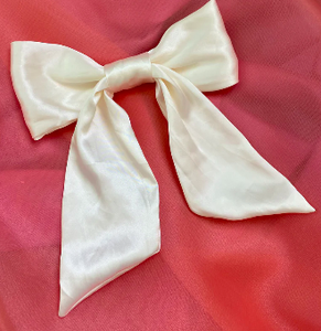 Giant Bow Clip in Ivory