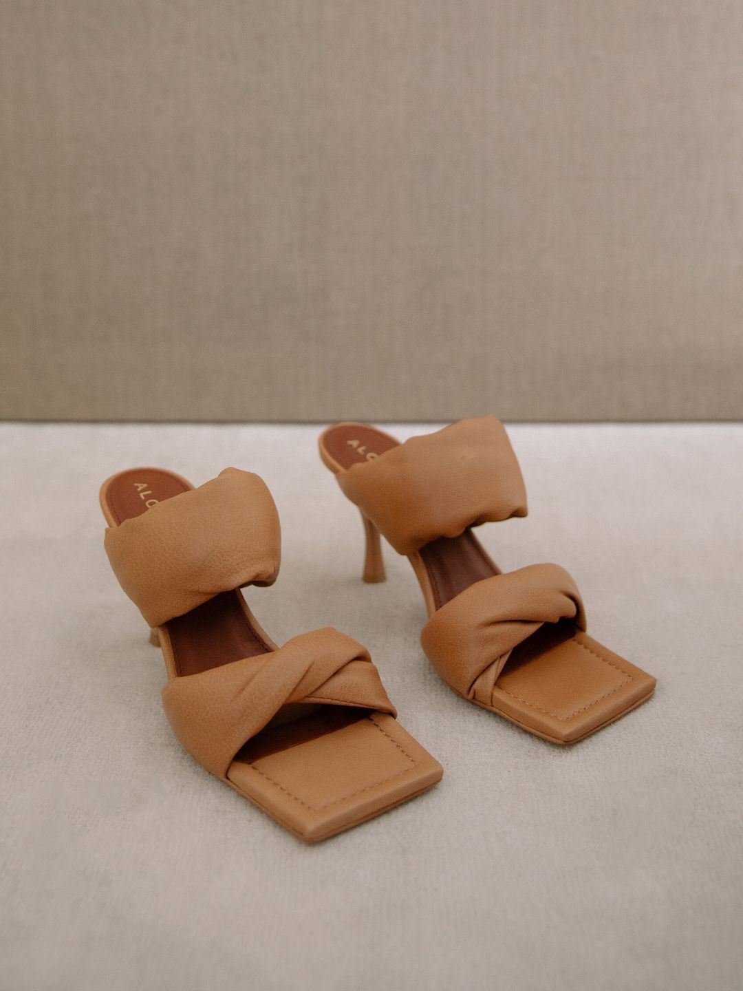 Twist Strap in Camel