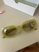 Load image into Gallery viewer, Rosa in Pistachio
