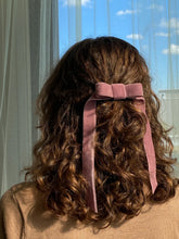 Load image into Gallery viewer, Velvet Ribbon French Clip in Mauve
