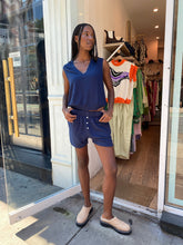 Load image into Gallery viewer, Sweater Henley Short in Navy
