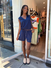 Load image into Gallery viewer, Sweater Henley Short in Navy

