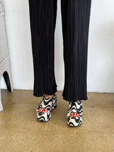 Load image into Gallery viewer, Amazonia Flatforms in Wave Print
