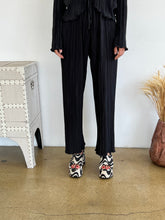 Load image into Gallery viewer, Amazonia Flatforms in Wave Print
